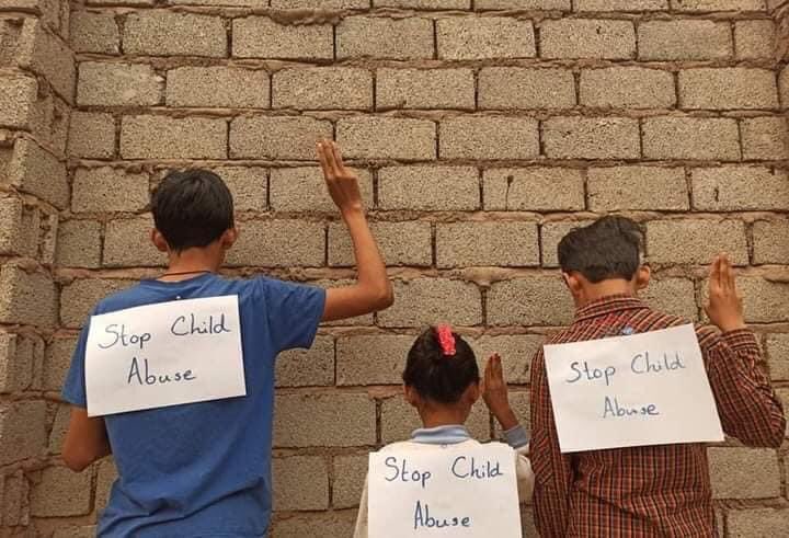 Yesterday, many children had been killed by Military Terrorist! Including one-year-old girl got serious injuries. 
Today, in #Lashio made demonstratiom of stop #childabuse!
JUNTA MASSACRE
#Mar28Coup
#WhatsHappeningInMyanmar
#ShwePheeMyayNews