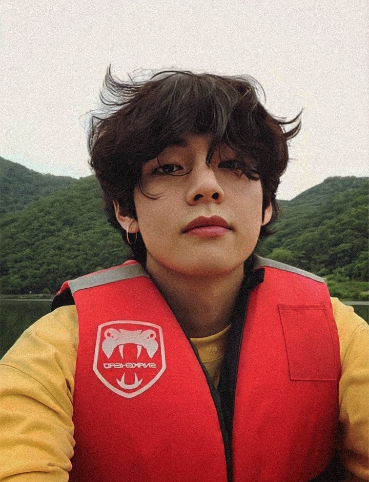 layoverbytaetae's tweet photo. - boat riding dates with boyfriend taehyung 🚣‍♂️ https://t.co/crtRdRTHGh