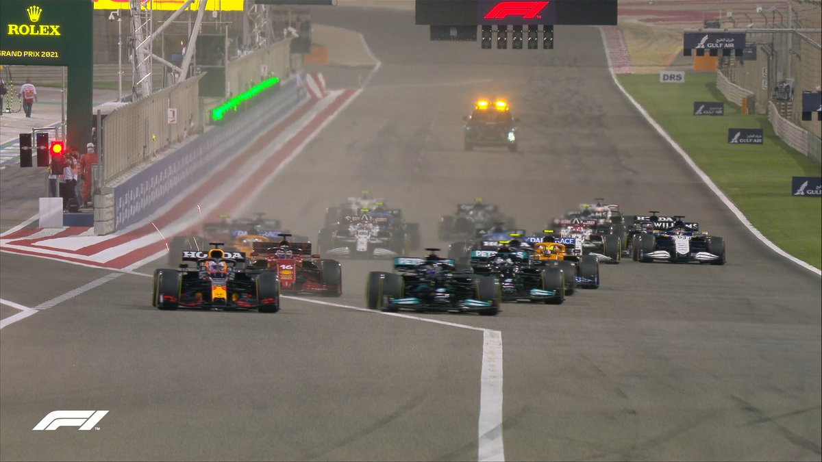 F1's tweet photo. LIGHTS OUT! 🚦

The 2021 F1 season is GO!

#BahrainGP 🇧🇭 #F1 https://t.co/QuNbYUQPDr