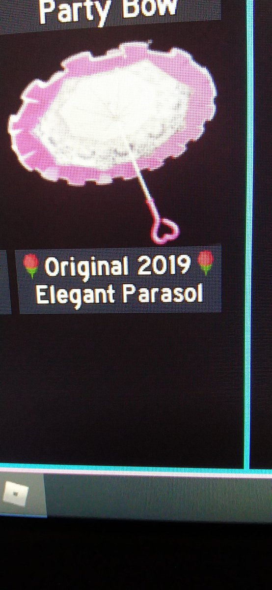 pattanan_yiu's tweet photo. Trading my og parasol and 100k for large train bow skirt only ;-;#royalehightrades #ltbs #ogparasol #teddyzilla #mcbr #winter2020 #halo https://t.co/KDsfIpeIwW