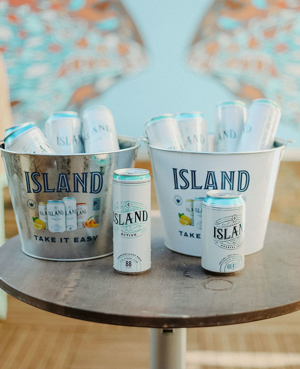 islandbrandsusa's tweet photo. Weekend decisions...
#grababucket #crispcleancrushable #thecleanchoice #islandactive
#beerdrinker #islandcoastallager #betterforyou #islandlocals https://t.co/8STXHNnbEC