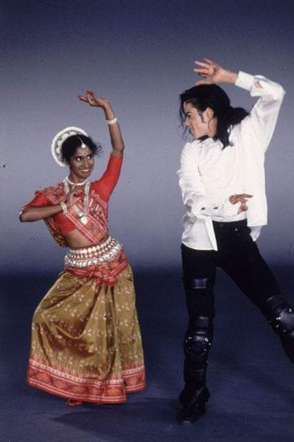 apisha2000's tweet photo. Tamil dancer Yamuna Sangarasivam danced with Michael Jackson in the video Black Or White https://t.co/edg35bdWd4