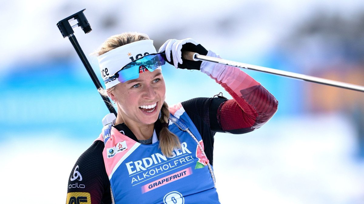 Tiril Eckhoff, ríkjandi heimsmeistari í skíðaskotfimi er að eiga besta ár ferilsins eftir að hafa aðlagað æfingaálagið að tíðahringnum. Erfiðar æfingar í kringum egglos, þegar framleiðsla estrógens og prógesteróns eru í hámarki, og rólegar æfingar í kringum blæðingar þegar....