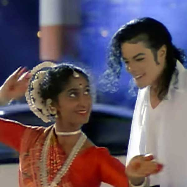 apisha2000's tweet photo. Tamil dancer Yamuna Sangarasivam danced with Michael Jackson in the video Black Or White https://t.co/edg35bdWd4