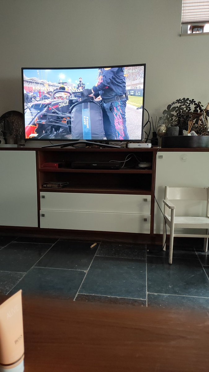 Happy... We kunnen er weer voor gaan zitten. #F1isBack #F1Bahrain #ikbenfan #Verstappen