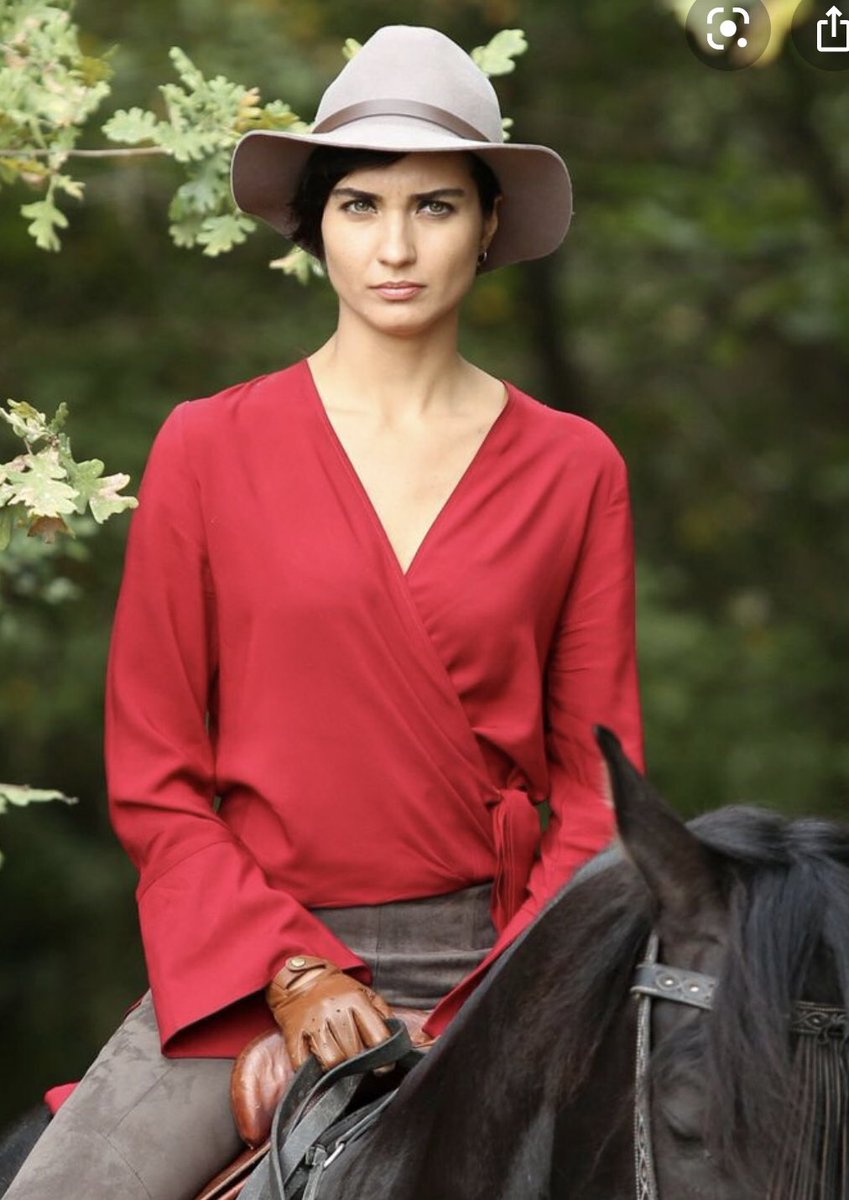 Impresionante actriz, única como persona, admirable como mujer #TubaBüyüküstün