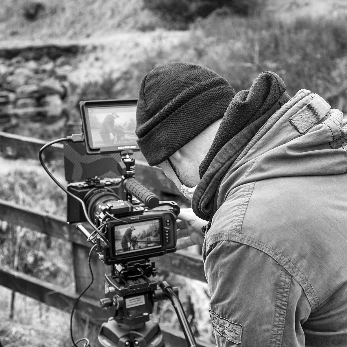 MIDDLEMEN tweet media