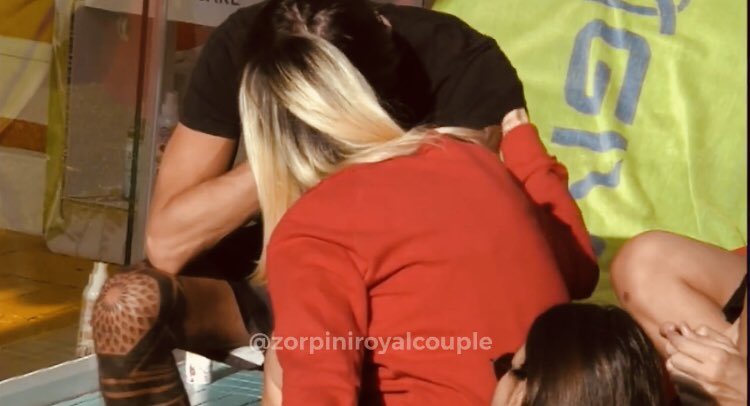 sensates99's tweet photo. Ultima lite con Francesco e Stefania.
Si è percepito tutto il loro bene e quanto ci tengono a te, hai trovato un tesoro Tommy. @tommaso_zorzi
Hanno passato la giornata a piangere uno tra le braccia dell’altro...❤️
#tzvip #Oppinando https://t.co/aHPtDVDoKO