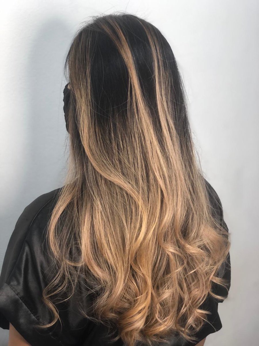 larissadiasld's tweet photo. Fotos desse morena iluminada na linda da catarinaalzendadesigner 🥰🥰
.
.
.
#morenailuminada #iluminada #morenasiluminadas #mechasiluminadas #mechas #cabelosaudavel #cabelolindo #cabeleireira #transformação #antesedepois #cabelosaudavel https://t.co/lJLqgPwB5M