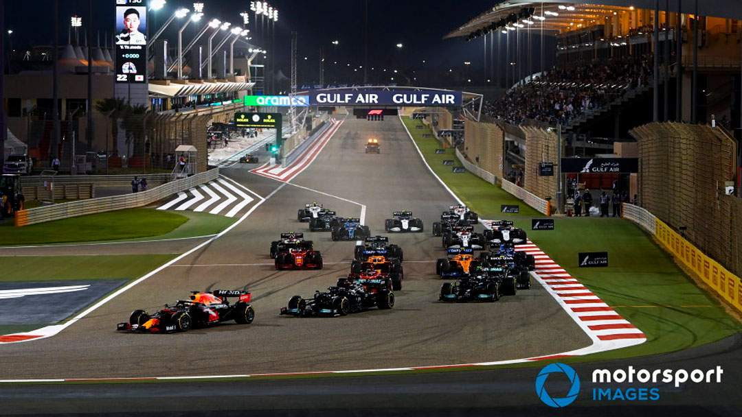 MSI_Images's tweet photo. It's lights out and away we go
#F1 #F1Start #Lightsout #BahrainGP #Bahraingrandprix https://t.co/KKVmzgttri