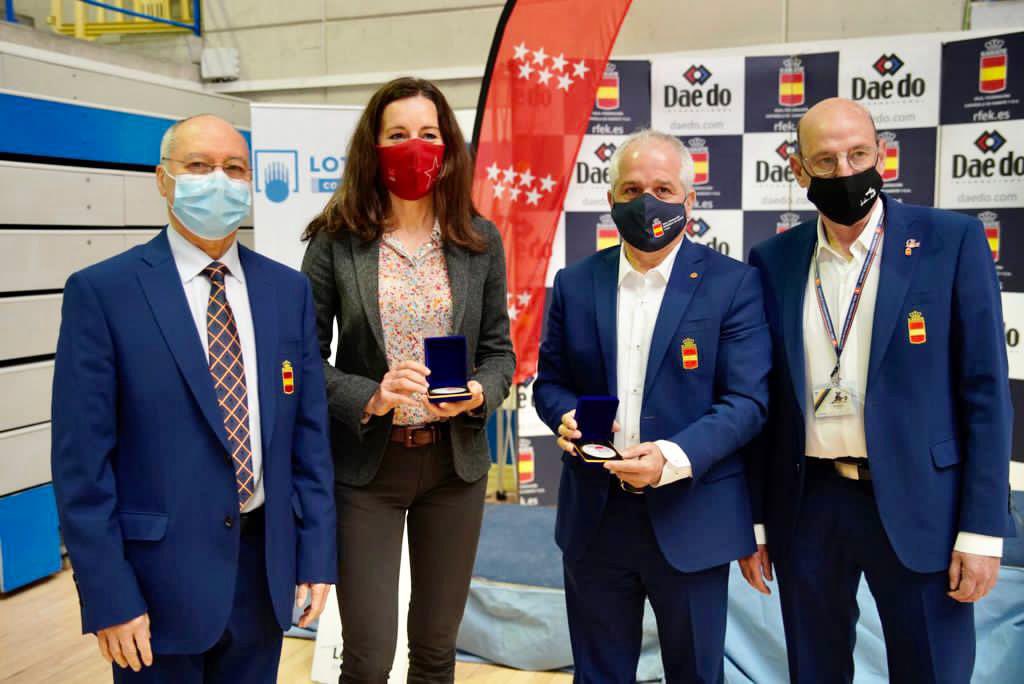 ECarballedo's tweet image. En la @ComunidadMadrid, @IDiazAyuso ha preservado la salud con el mismo celo que la libertad, en un esfuerzo enorme, que ha permitido contener el covid con soluciones pioneras a nivel mundial, al tiempo que la restauración, la cultura o el deporte seguían activos.