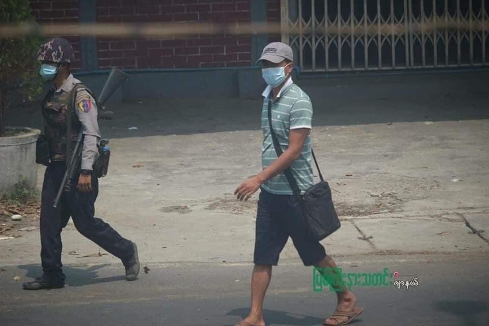 paingsoearkar1's tweet photo. Myanmar Military Soldiers disguised as civilians. PHOTO : carrying gun with appearance of civilian. #WhatsHappeningInMaynmar https://t.co/3Y49Gr4JAF