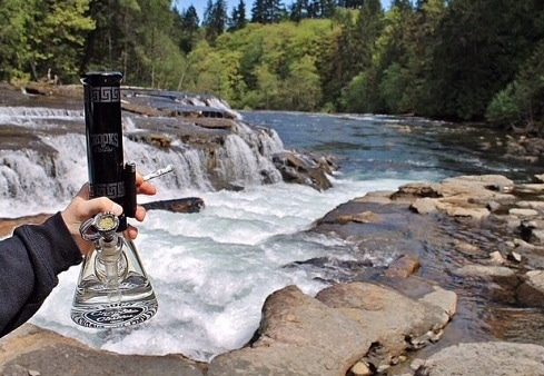 CannabuddiesCAN's tweet photo. 😊 Good Morning #Cannabuddies 

Hope everyone is having a great weekend! 💚

💨🌳Grab your #bong &amp; #joints and go on some #stoneradventures today!

✅Grab a COUPON CODE &amp; SAVE on your next #stonedadventures 🤑
.
.
.
.
.
#sundayvibes #sundayfunday #sundaze #sundazed  #stonedvibes https://t.co/Tx4sE29KNE