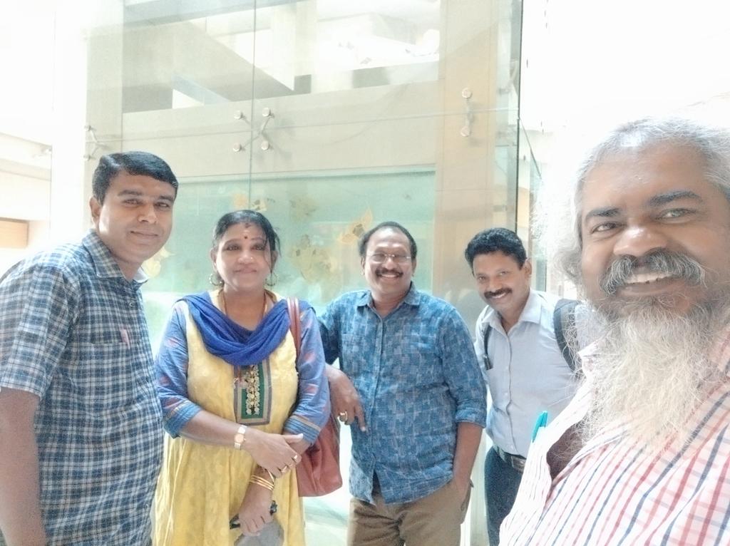 kayaldevaraj's tweet photo. Lovely 🌹 Meeting

#SulthanFromApril2 #Sulthan #SulthanFromFriday #SulthanMakingVideo #Sultan

@devimani @anupama2k @johnsoncinepro @meenakshinews https://t.co/jnOij9zrRV