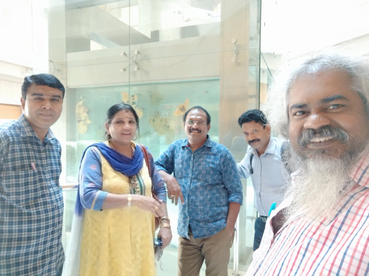 kayaldevaraj's tweet photo. Lovely 🌹 Meeting

#SulthanFromApril2 #Sulthan #SulthanFromFriday #SulthanMakingVideo #Sultan

@devimani @anupama2k @johnsoncinepro @meenakshinews https://t.co/jnOij9zrRV