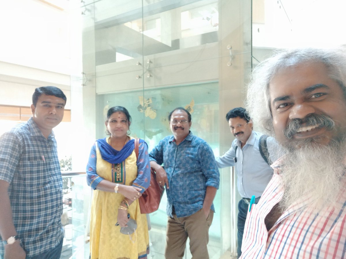 kayaldevaraj's tweet photo. Lovely 🌹 Meeting

#SulthanFromApril2 #Sulthan #SulthanFromFriday #SulthanMakingVideo #Sultan

@devimani @anupama2k @johnsoncinepro @meenakshinews https://t.co/jnOij9zrRV