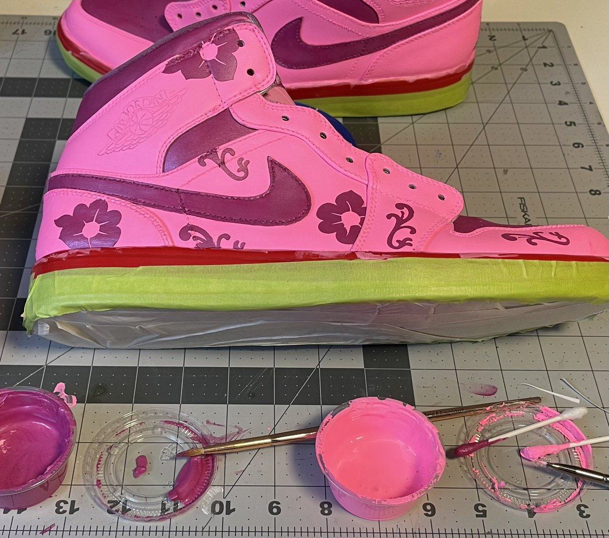 dhallidayart's tweet photo. Sunday mornings are slotted for some personal projects & coffee! Here’s a progress shot of my “Flair Jordan’s” Always loved The Nature Boy @RicFlairNatrBoy pink robe! #doughallidayartwork #ricflair #jetflying #dailyart #jordan1 #customsneakers #wrestling #angeluspaint https://t.co/tbuV9X6iyR