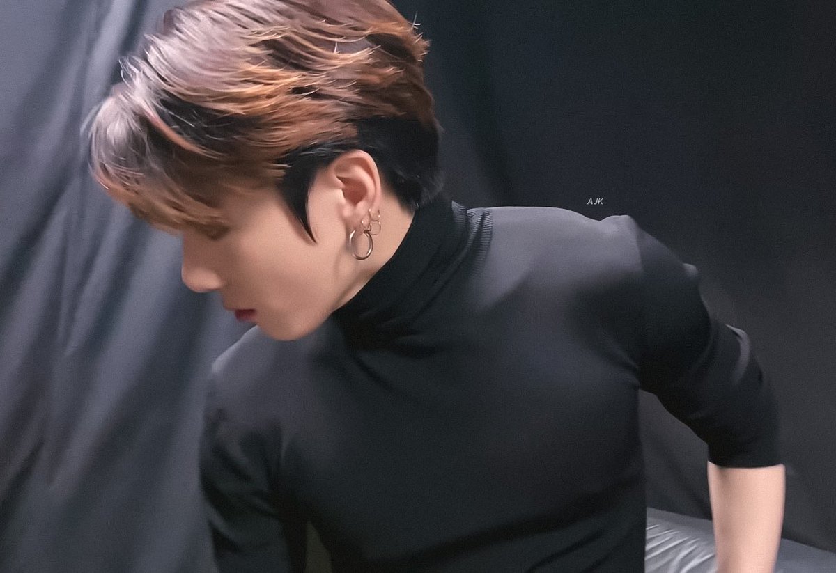 archiveforJK's tweet photo. i miss him #JK https://t.co/vRVDPwkNy2