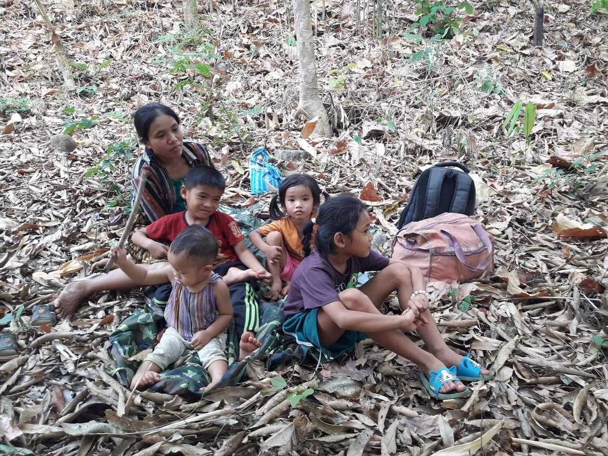 karen_kecd's tweet photo. Today, staff and students of the Karen Teacher Training College (KTTC) Northern Campus fled to Thai side of the Salween following Burma Air Force strikes nearby the day before.  By 3pm, an estimated 380 people had fled from the area and bombs and airplanes could still be heard. https://t.co/KPGu6kO46Y