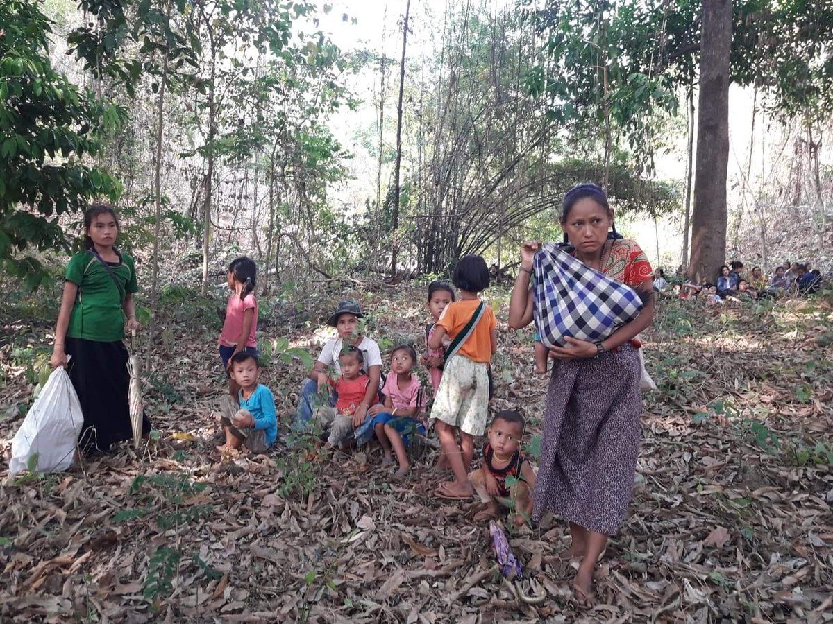 karen_kecd's tweet photo. Today, staff and students of the Karen Teacher Training College (KTTC) Northern Campus fled to Thai side of the Salween following Burma Air Force strikes nearby the day before.  By 3pm, an estimated 380 people had fled from the area and bombs and airplanes could still be heard. https://t.co/KPGu6kO46Y