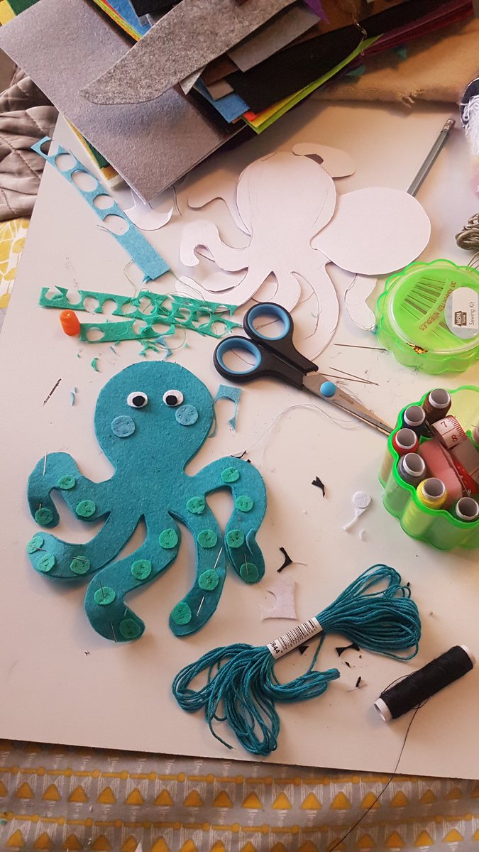 JadeLJohnson7's tweet photo. As my son has become VERY into cephalopods(squids, cuttlefish, octopus🤓😏) lately. Mainly Octopus. So my relaxing Sunday activity is making this out of #felt. I think I'll earn some "cool mum" points w this one! 😉 
I'll update you on the finished product! 😁🐙👌🏽 #creativemum https://t.co/K1nt4TVe4g
