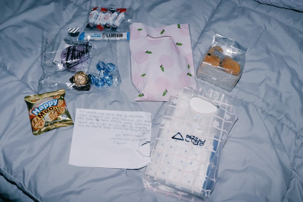 semshu416's tweet image. #연살_후기

연개부에서 살아남기! 이름 작명의 주인공입니다😤
주신 선물들 너무 감사드리며 소중히 먹고 간직하도록 하겠습니다!💙
좋은 공연 주최해주신 민울님, 같이 야근해주신 로운, 에와, 세이 연구원님들, 크레인님, 홍 사장님, 기술원 넨님, 너굴님 모두 감사드립니다!
셀카 한 장 없더라구요