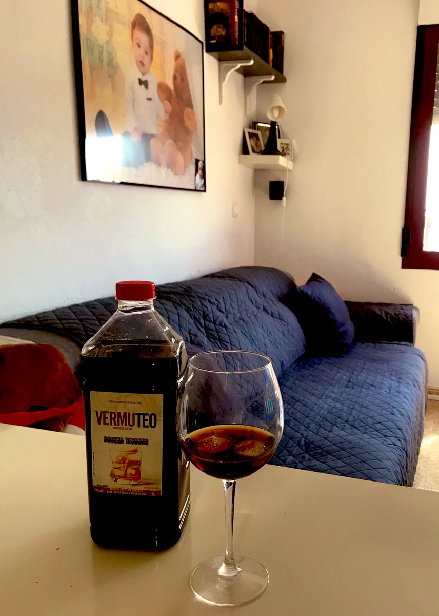 Hora del aperitivo patrocinado por <a href="/maykaste/">Míry 🌵✂</a> un escándalo de vermut de <a href="/BodegaTeodoro/">BodegaTeodoro</a> #cosaFina 100% murciano