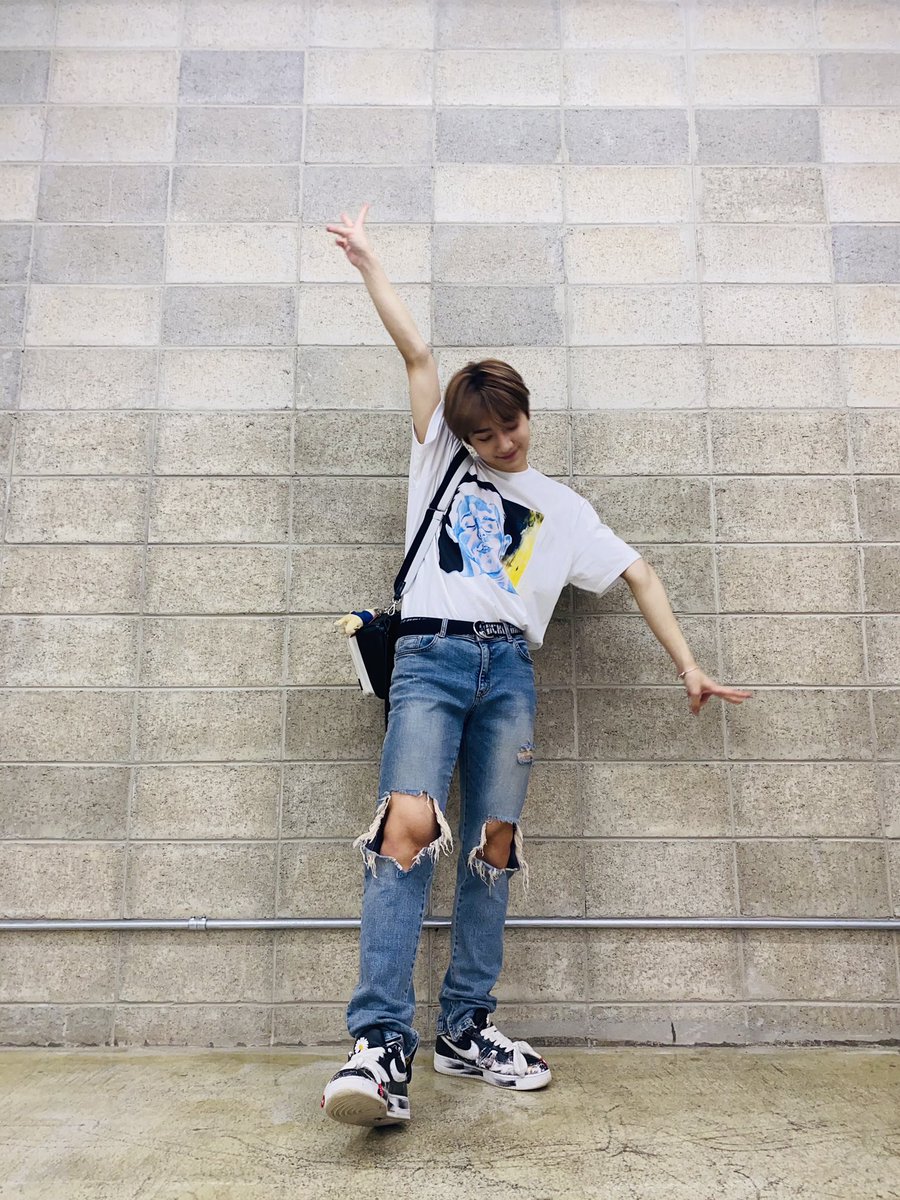 1THE9FRANCE_'s tweet photo. @RAIN_Ciipher [TWITTER] - 280321 - Ciipher

[#WON] Combinaison t-shirt blanc et jeans 💜

#Ciipher #WON_ForU #CEstComment 

Cr : @RAIN_Ciipher 
Trad FR : https://t.co/qFJx9kvF3h