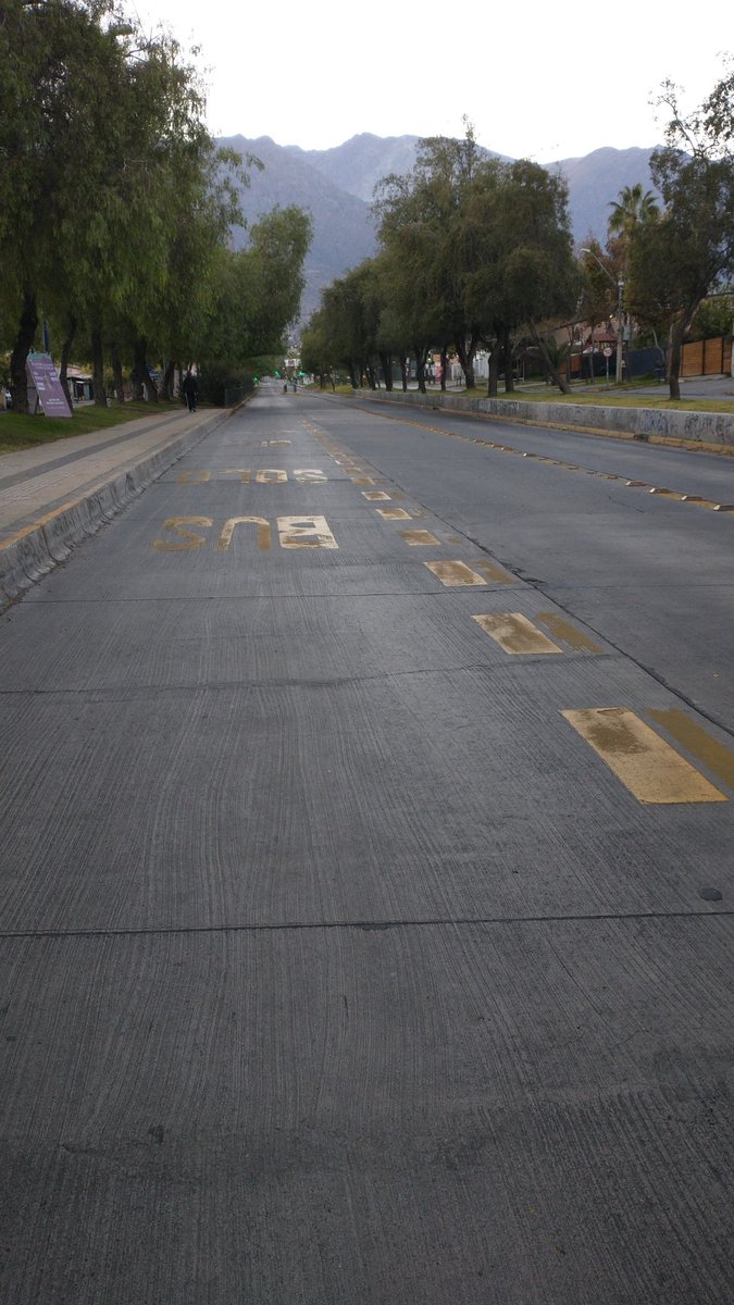 JuanAndresCP2's tweet photo. Camino a turno en hospital #LuisTisne en #Peñalolen, esperando bus en avenida Grecia con calle Palena. No salgas de casa #usamascarilla estamos en #pendemia. Personal trabajando a full, un poco de #conciencia por favor🙏 https://t.co/mSowSt4kW3