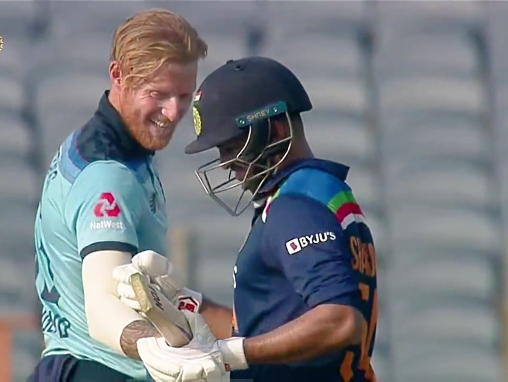 pranjal__one8's tweet image. Stokes Checking Thakur&apos;s Bat after he hits a Six 🤣🤣
Lord Shardul Thakur 👑