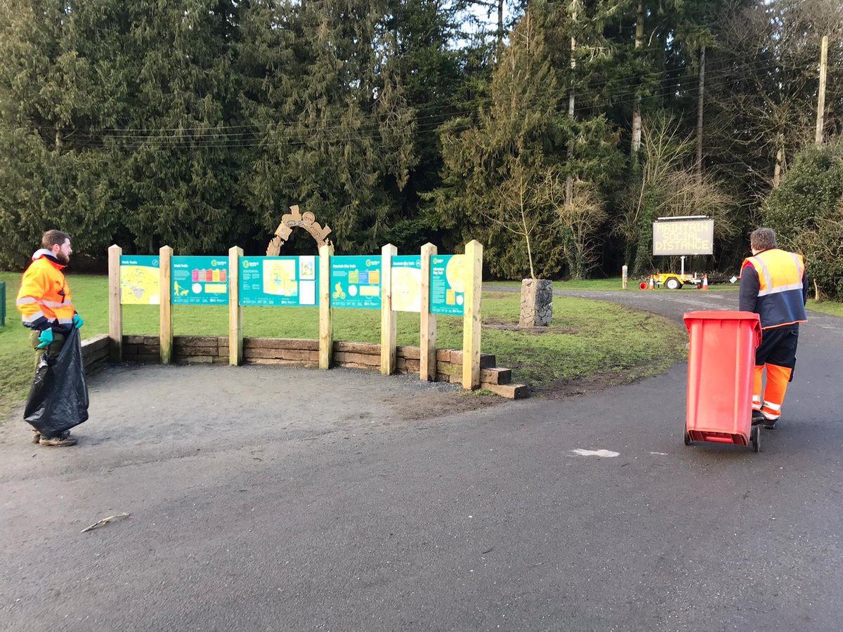 abcb_council's tweet photo. 🚯🌳 Keep our Parks & Open Spaces clean & safe for everyone to enjoy.
With more people visiting our parks we are encouraging everyone to be #LitterAware.
🚮Dispose of your rubbish & dog poop in the bins provided or take your litter home🏡
🦮Keep dogs on leads
#KeepABCSafe https://t.co/PuC8ztN9TY