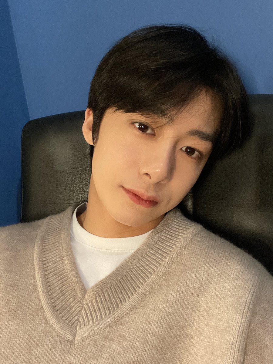 OfficialMONSTAX's tweet photo. 오랜만에 얼굴봐서 좋다❤️ #형원 https://t.co/aE47UpRQ95