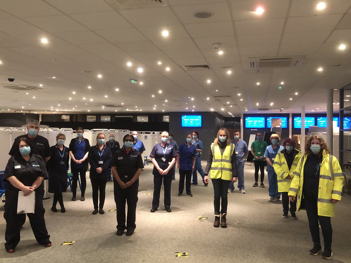 My new role <a href="/cwpnhs/">Cheshire and Wirral Partnership NHS FT</a>' Chester Racecourse vaccination centre has been predictably eventful, but discovering <a href="/BBCBreakfast/">BBC Breakfast</a>'s @LouiseMinchin was one of our amazing volunteers yesterday was definitely a nice surprise! Can you spot her?

Massive thank you to everyone helping us.