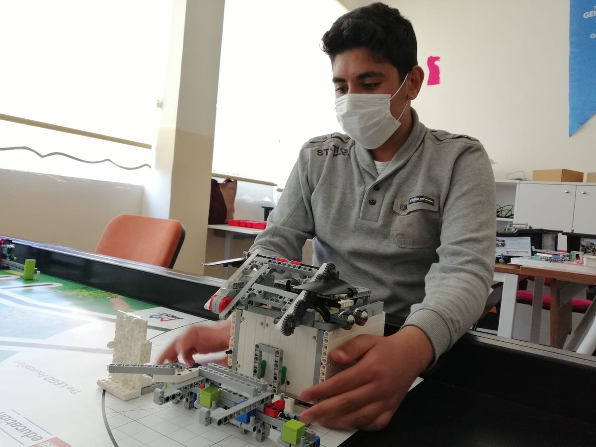GSB_NizipGM's tweet photo. Nexus Projesi' kapsamında Merkezimizde yürütülen Robotik Kodlama, eğitimiz'de lise takımımız artık robotunu tasarlıdı ve komutlar vermeye başlandı.
Bekle bizi TEKNOFEST biz geliyoruz.🤗🤖
#Nexsus
#Robotim
#Legostro https://t.co/EPJw7COJcn