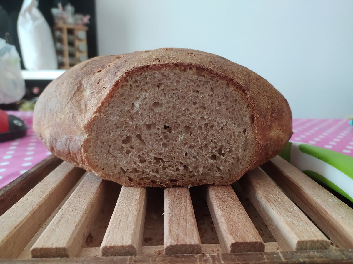 LeAvventure's tweet photo. La mia super pagnotta farina tipo 2 e lievito madre 😉
#Food #foodlover #foodblogger
#panefattoincasa #pane 
#lievitomadre #foodporn https://t.co/izYs8PxJvi