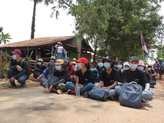 ElevenMyanmar's tweet photo. Protests today (March 28) in Kawkareik, Karen state.

#WhatsHappeningInMyanmar https://t.co/WZM97MVwwv