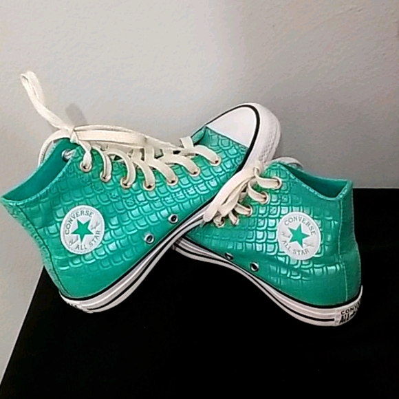 CamGirlKitten's tweet photo. Ever have shoes so awesome you have to build an outfit around them instead of the other way around? https://t.co/V1BcI9yyeg