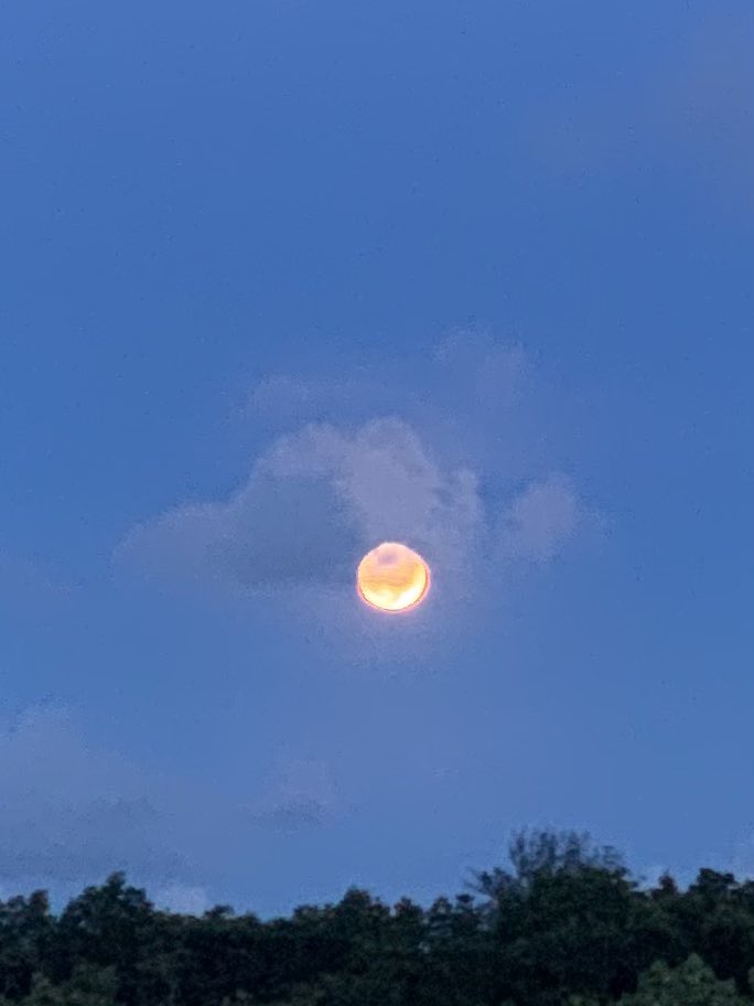 ให้พระจันทร์คืนนี้ฝากบอกคิดถึงเธอที 🌕