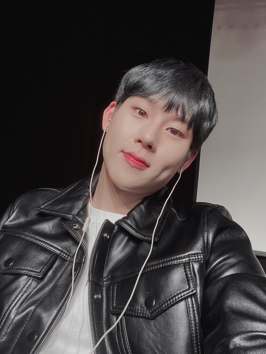 OfficialMONSTAX's tweet photo. 사랑하는 우리 몬베베 만나서 넘 반가웠고 나 되게 떨렸다.. 좋았다고.. ㅎㅎ사랑한다 몬베베❤️ #주헌 https://t.co/vantD025fv