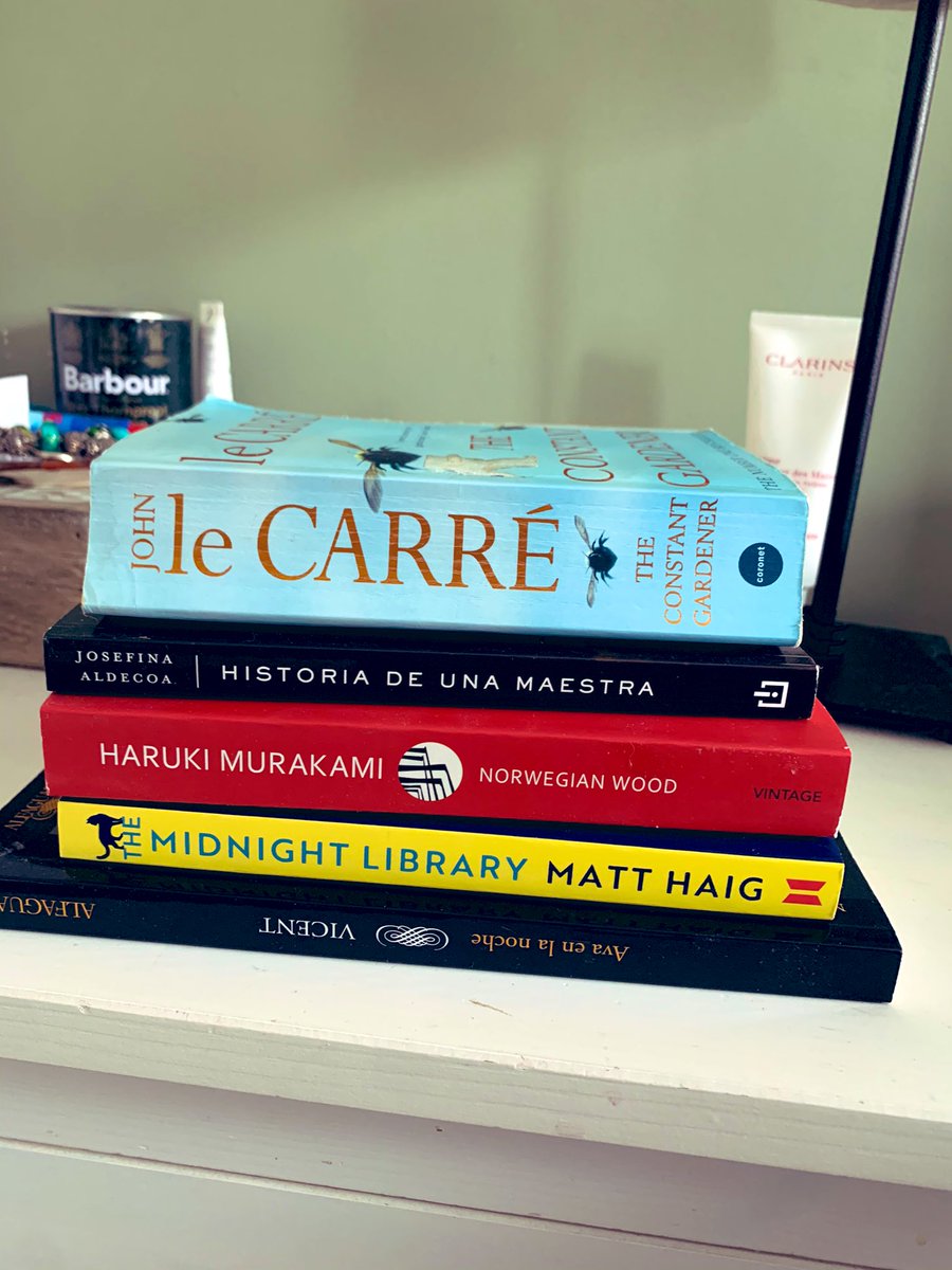 catusabel's tweet photo. 2weeks: 1 gone, 4 to go... This is my latest attempt at avoiding reality and not dwelling on the fact I cannot, once again, go back home. Any book suggestions really welcome as I seem to be going through them at a very good pace! #masterofavoidance https://t.co/939USddS3w
