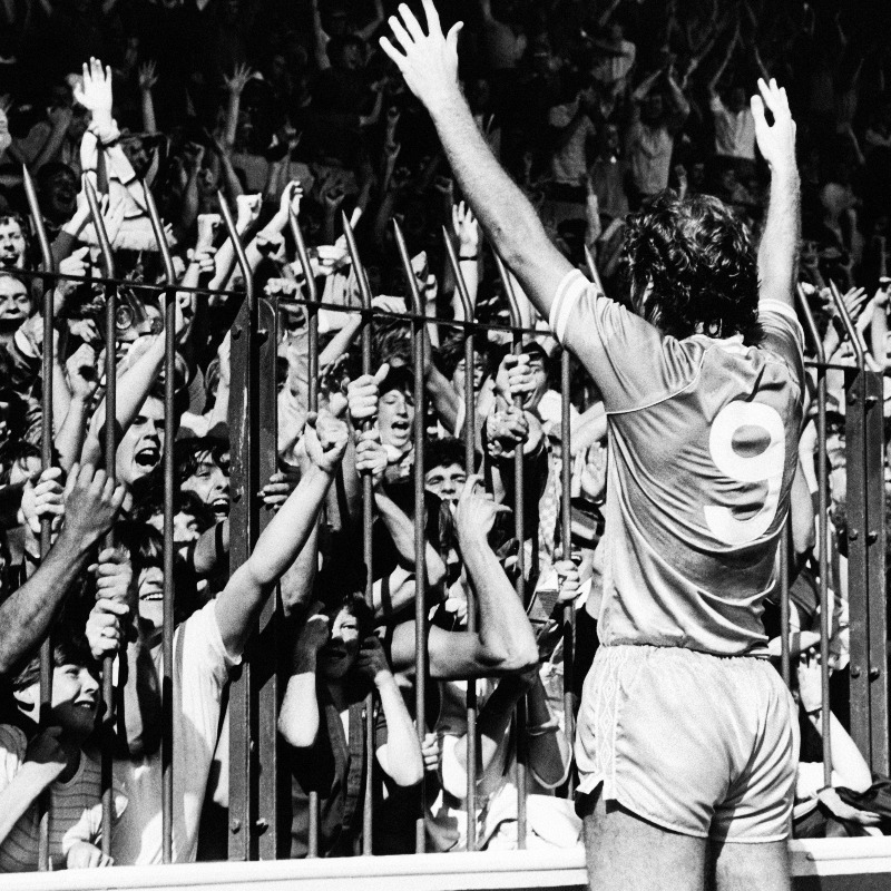 ManCity's tweet photo. “I walked out and saw maybe 12,000 City fans in the away end… I’d never known anything like it.”

READ 📖 𝙈𝙮 𝘿𝙚𝙗𝙪𝙩: 𝙏𝙧𝙚𝙫𝙤𝙧 𝙁𝙧𝙖𝙣𝙘𝙞𝙨

🔷 #ManCity | https://t.co/axa0klUGiM