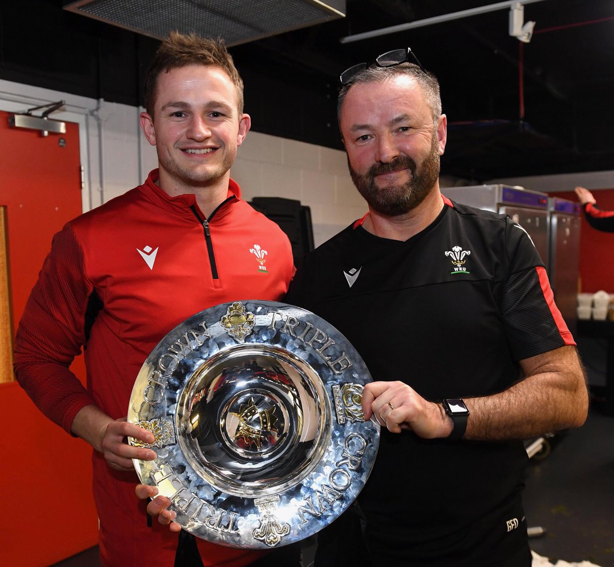 Great to celebrate <a href="/WelshRugbyUnion/">Welsh Rugby Union 🏴󠁧󠁢󠁷󠁬󠁳󠁿</a> recent Triple Crown success with new Doctor <a href="/Hallam_Amos/">Hallam Amos</a> both proudly representing <a href="/CardiffMedsRFC/">CardiffMedsRFC</a> #Onceamedalwaysamed 💪👍🏴󠁧󠁢󠁷󠁬󠁳󠁿