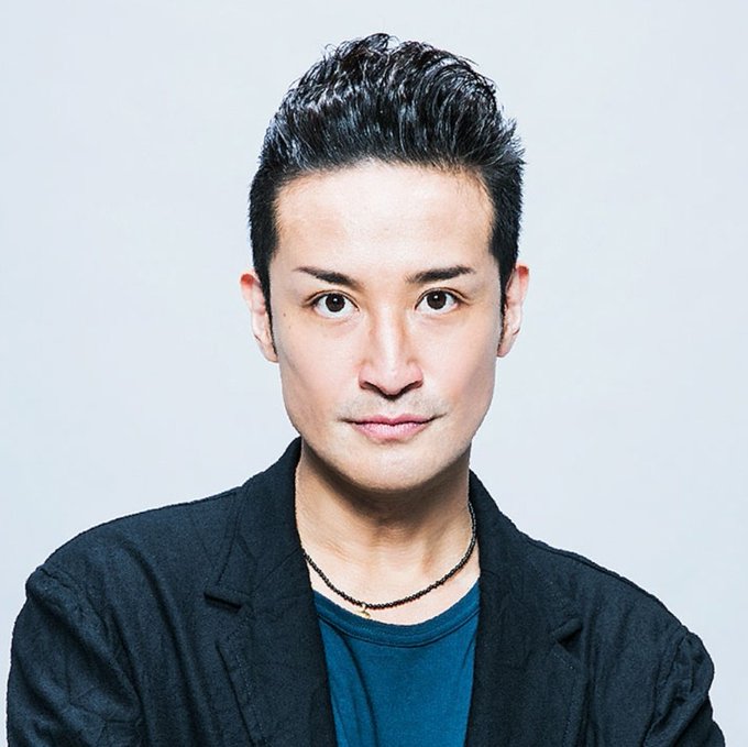 松岡昌宏の髪型まとめ 前髪が話題 くせ毛 白髪染めシャンプーのcmにも出演 アスネタ 芸能ニュースメディア