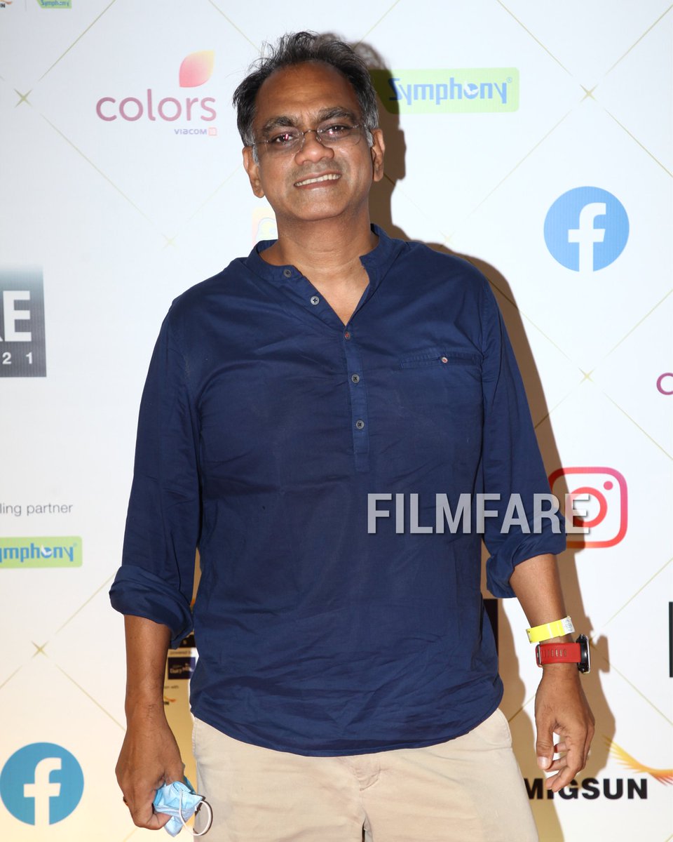 Lootcase director #RajeshKrishnan was all smiles at the #VimalElaichiFilmfareAwards 2021.