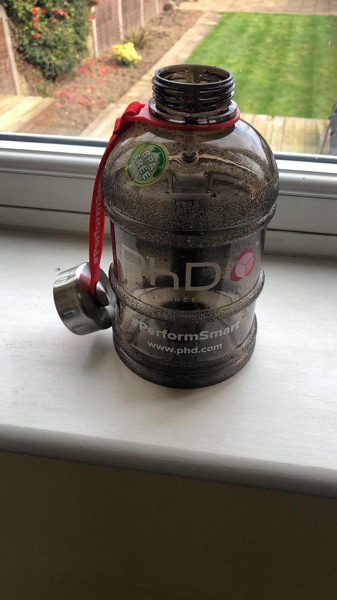 parvezsiddiqui's tweet image. @PhDNutritionUK Bought this 1.5L  #performsmart bottle from @Argos_Online , and it barely holds a litre! What a rip off!! Clearly you can get a PhD for not being able to count.
