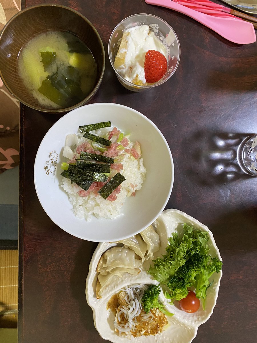 家事支援サービスチューリップ 霧雨の京都でした 人出は相変わらず多いです サーモン丼 餃子 サラダ お豆腐にしらす オリーブオイルを かけて お味噌汁 デザート 料理好きと繋がりたい 毎日30分のレシピ 京都の桜 京都の一日 家事支援サービスチューリップ 霧雨の京都でした 人出は相変わらず多いです サーモン丼 餃子 サラダ お豆腐にしらす オリーブオイルを かけて お味噌汁 デザート 料理好きと繋がりたい 毎日30分のレシピ 京都の桜 京都の一日