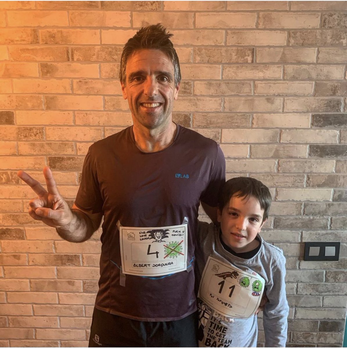 albertjorquera's tweet photo. Hoy hace UN AÑO de la locura #YoCorroEnCasa: más de 7.000 personas corriendo en sus casas en todo el mundo 😲😲😲
Lo que empezó como un “Y si...” entre amigos con @kilianj @paucapell @tofolcastanyer @jsaragossa y @mariafaine recaudó más de 80.000 euros para @yomecorono. GRACIAS https://t.co/uCIyFxP928