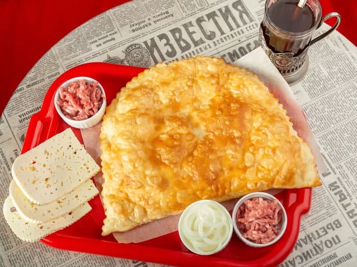 Russia's tweet photo. Time to taste #CrimeanTatar cuisine – the hot, yummy & oily #cheburek! 😋
🥟 This fried pie with meat, cheese or potato filling is popular among Russians of all ages across the country.
To try it: #VisitRussia or cook yourself: https://t.co/rQa3zrAcFh
#RussianStreetFood https://t.co/Ujxvy4FRfF