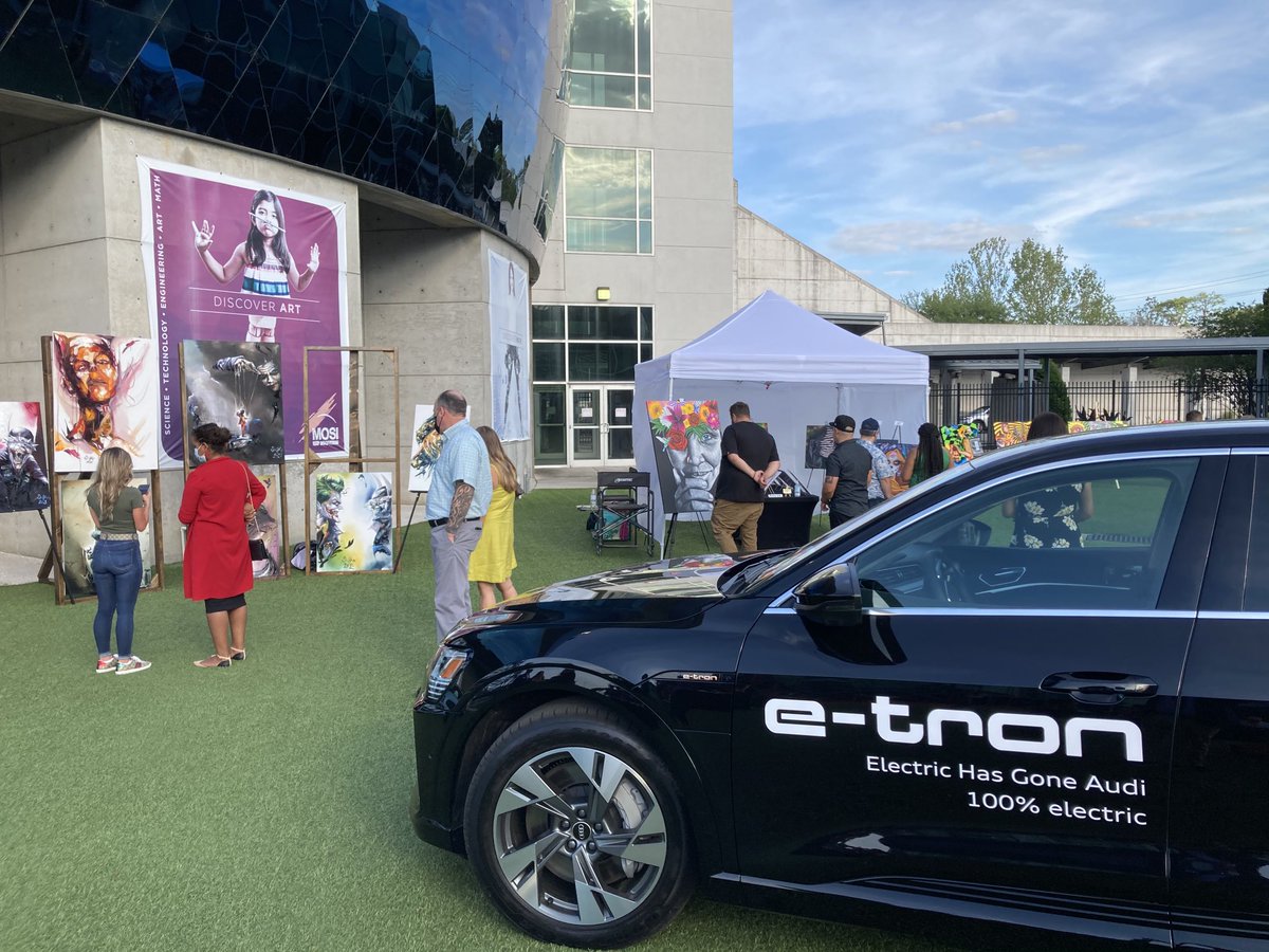 Thank you to ⁦@ReevesTampa⁩ ⁦<a href="/AudiTampa/">Audi Tampa</a>⁩ ⁦<a href="/AudiOfficial/">Audi</a>⁩ for providing Science, Technology, Innovation and Art - all in one last night - with the #e-tron.