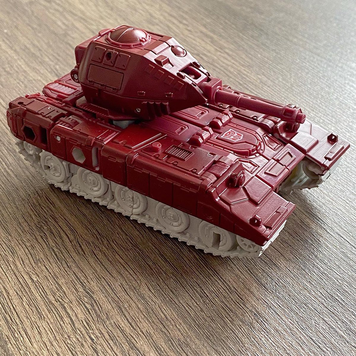 TheCollectorbot's tweet photo. Warpath looks great in his alt-mode, but he can be a pain to transform until you’ve got the knack for it! Cracking figure though. 
BLAM! WHAMMO! as Warpath would say 😁 #transformers #transformerskingdom #toys https://t.co/E8CpRuEXYj